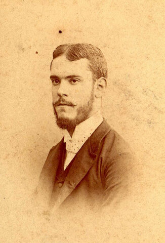 Sesión del Ateneo de la Juventud presidida por el historiador y jurista español Rafael Altamira y Crevea