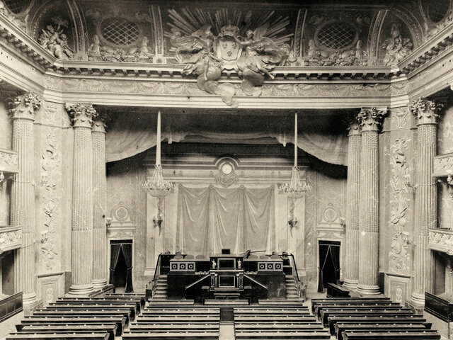 Le château devient le lieu de réunion du congrès du Parlement