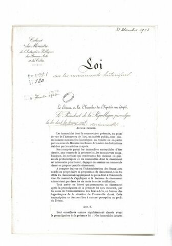 La loi sur la protection des monuments naturels