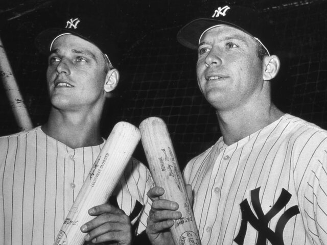 Roger Maris breaks Babe Ruth's homerun record