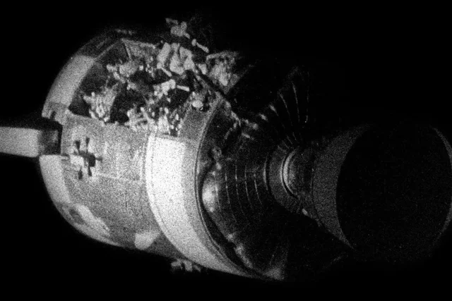 Space crash for Apollo 13