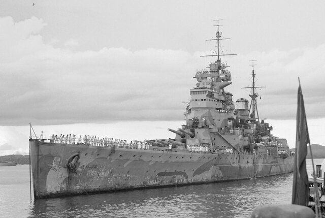 Velika Britanija zmaga prvo bitko na morjih.