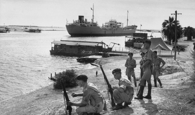 Kitör a szuezi válság