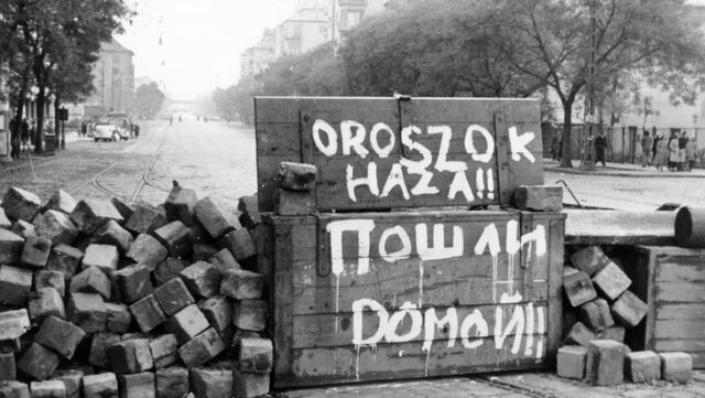 A szovjet csapatok megkezdik a kivonulásukat Budapestről