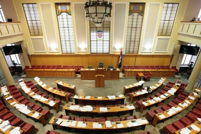 Osnovan prvi višestranački Sabor