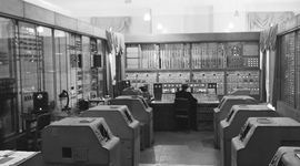 Timeline: Лента Времени. Первая ЭВМ. Создана в 1945г в США. Эта машина называлась ENIAC.