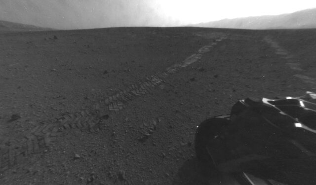 Tracks from Eastbound Drive on Curiosity's Sol 22