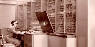 La UNIVAC I (UNIVersal Automatic Computer I, Computadora Automática Universal I) fue la primera computadora comercial fabricada en Estados Unidos, entregada el 31 de marzo de 1951 a la oficina del censo.