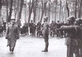 Duitsland valt Nederland binnen