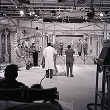 Iniziano nello studio Rai prove di trasmissione televisiva