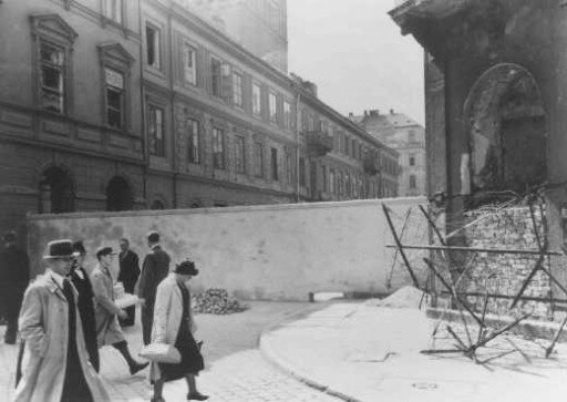 warsaw ghetto closed