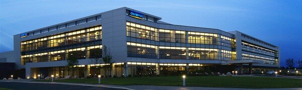 SONY RESCATA A OLYMPUS