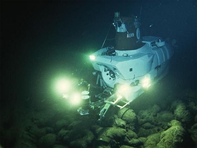 Alvin's crew finds strange rocks shaped like pillows along the mid-ocean ridge