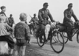 Duitsland valt Nederland binnen