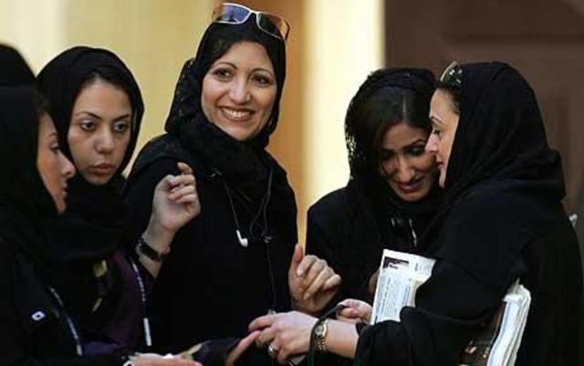 Arabia Saudita concede a las mujeres el derecho al voto.