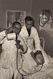 1927.- MANFRED SAKEL