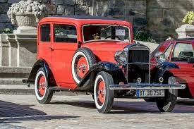 El primero en recuperarse de la guerra fue Opel y aplica un nuevo concepto el Opel huevo es un automovil aerodinamico para las carreras de 8 HP en el circuito de Berlin de 19 Km por lo que gana la carrera.