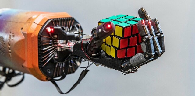 La mano robot que resuelve el cubo de Rubik