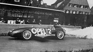 Opel adapta motores con cohetes.