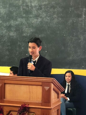 Yo dando un discurso