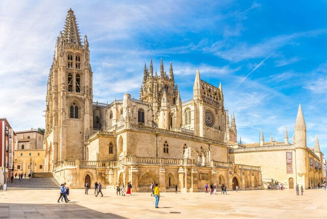 es comença a construir la catedral de burgos