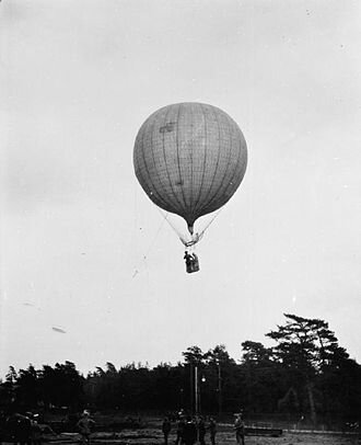 Hot air balloons first used at war
