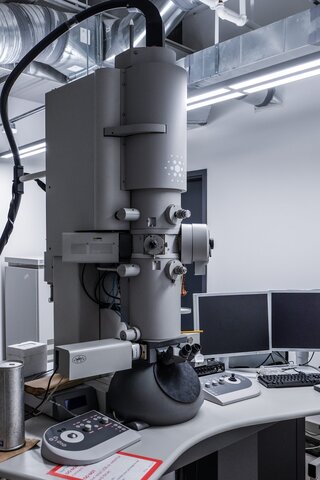 Invención del microscopio electrónico