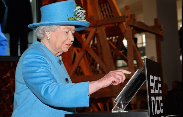 Queen Elizabeth ll first email