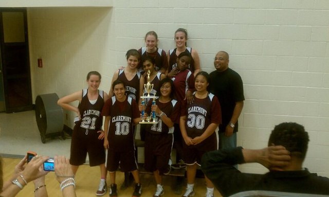 El a(n)o pasado mi equipo de baloncesto y gan(e) un torneo.