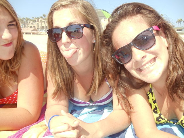 Fui a la playa con mis amigas.