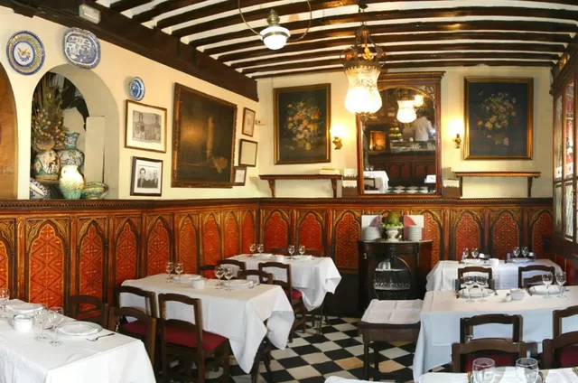 PRIMER RESTAURANTE EN PARIS
