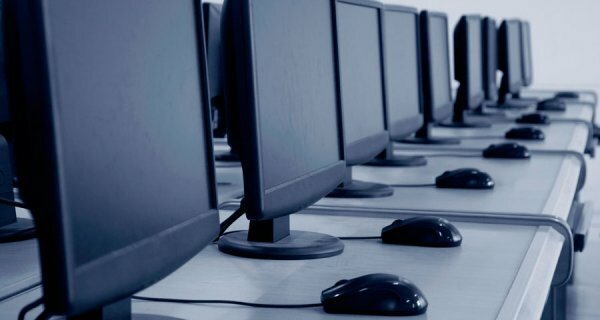 Suministro de equipos por la Secretaria de Educación (SEE).