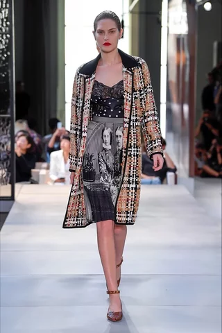 Trench rielaborato di RICCARDO TISCI per BURBERRY