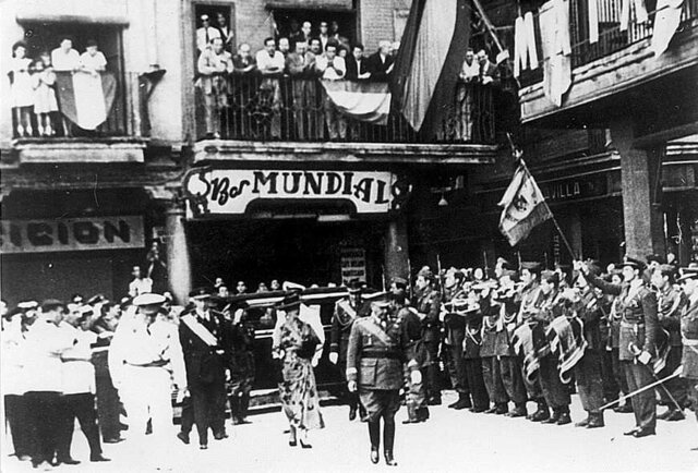 Franco decreta l'abolició de l'Estatut