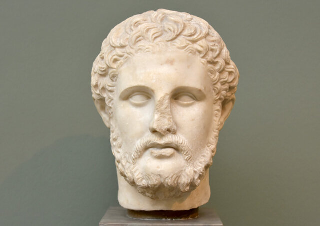 Filipo II se convierte en rey de Macedonia: