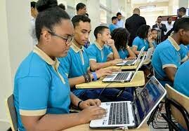 Proyecto Aulas Virtuales para la Enseñanza (AVE).