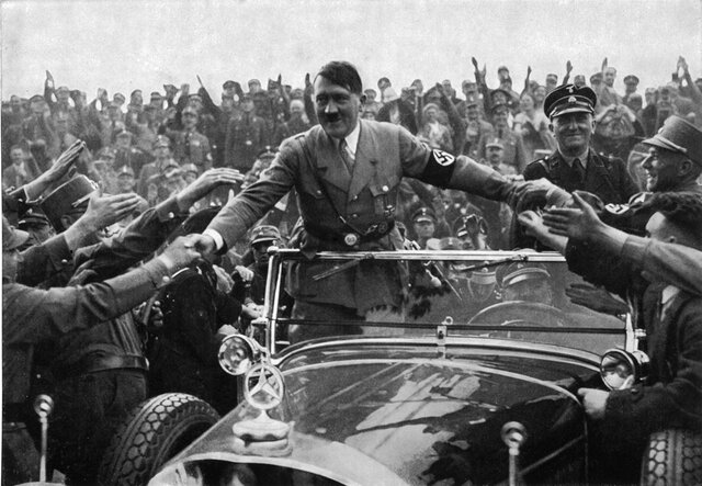 Hitler aconsegueix el suport de l'exèrcit amb la purga de Röhm.