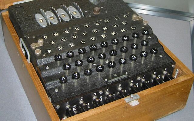 Se inventa la primera Máquina Enigma Criptográfica