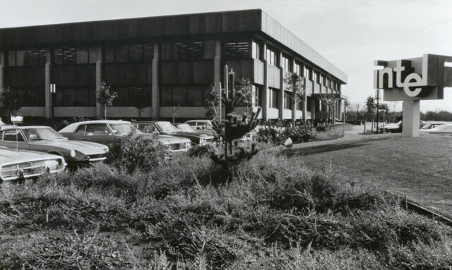 fundan la corporación Intel.