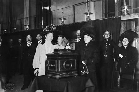 Primera candidatura femenina