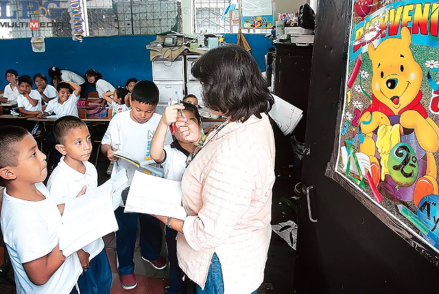 Creación de la ley General de educación en El Salvador.