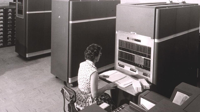 1958 - La UNAM instala la primera computadora en México
