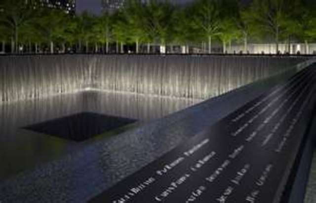 In the US people mourn the 10th aniverery of 9/11