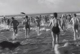 Eerste Nieuwjaarsduik in Scheveningen