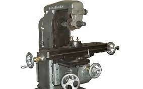 Primera fresadora universal