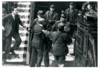 Adolfo Suárez es proclamat president del govern