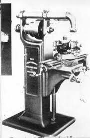 La primera fresadora con regulación vertical