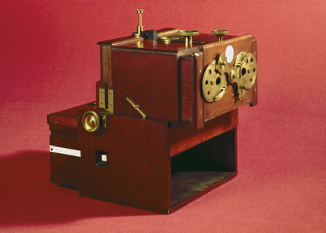 1853 John Benjamin Dancer, produced first Stereoscopic Camera