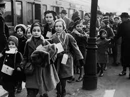First kindertransport arrives