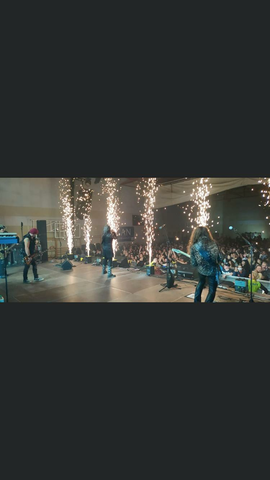 PRIMER CONCIERTO DE MÄGO DE OZ